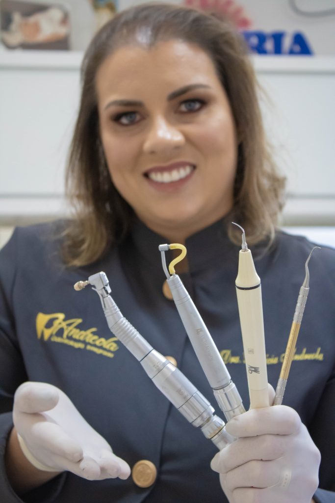 Andreola Odontologia Integrada - Clínica Odontológica em Caxias do Sul - Implantes Dentários - Lentes de Contato Dental - Tratamento de Canal - Odontologia Estética - Ortodontia - Harmonização Facial