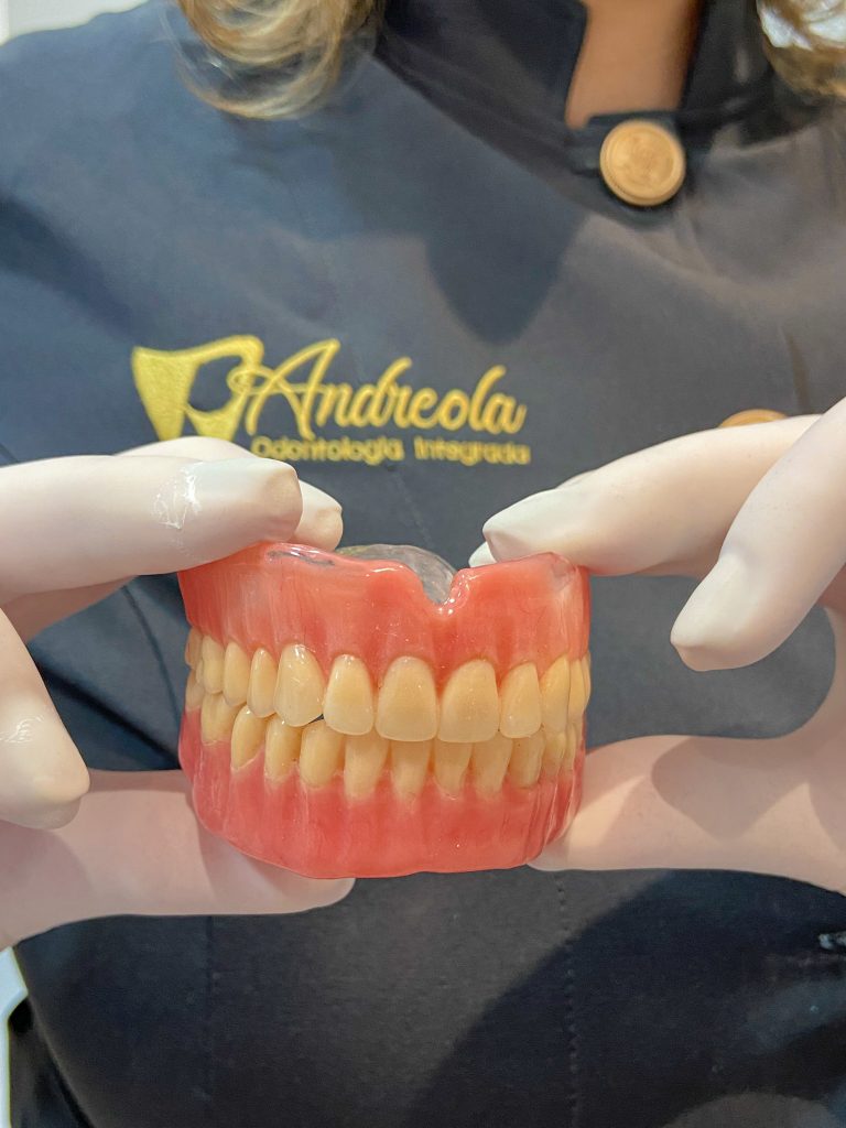 Andreola Odontologia Integrada - Clínica Odontológica em Caxias do Sul - Implantes Dentários - Lentes de Contato Dental - Tratamento de Canal - Odontologia Estética - Ortodontia - Harmonização Facial